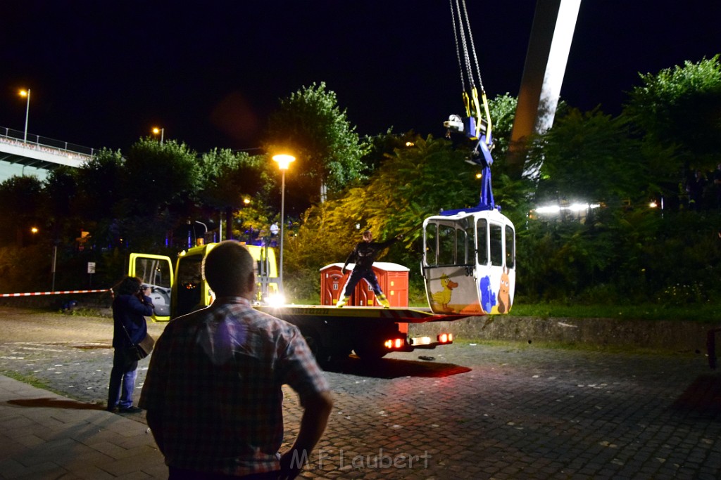 Koelner Seilbahn Gondel blieb haengen Koeln Linksrheinisch P974.JPG - Miklos Laubert